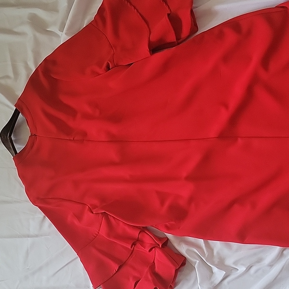 Red dress - Picture 2 of 2